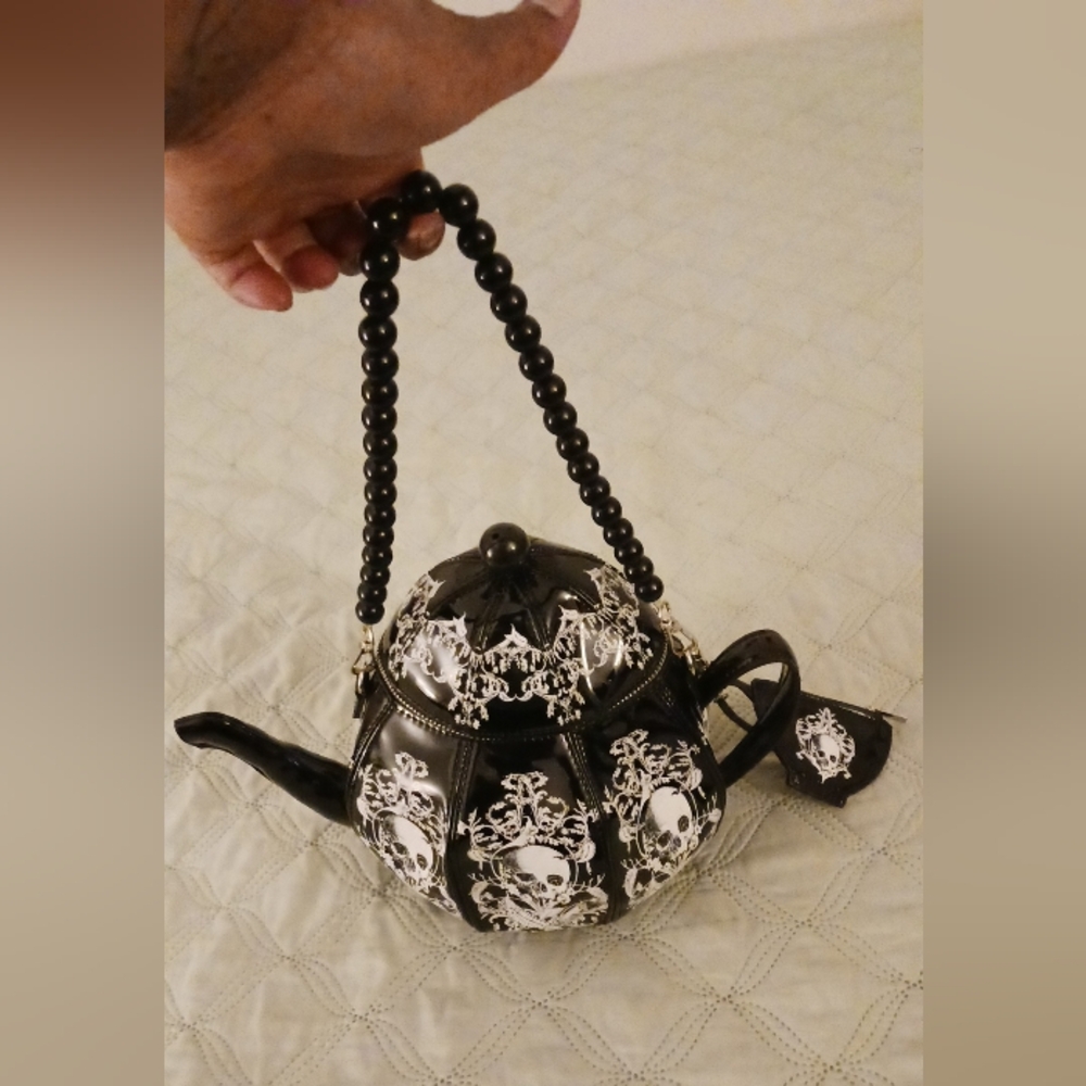 Women's Teapot With Skulls Bag
